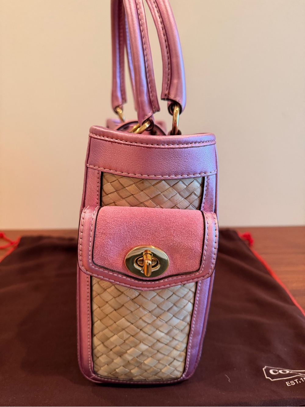 Coach vintage mid 2000s woven straw soho tote with coral pink suede trim. - Picture 6 of 7